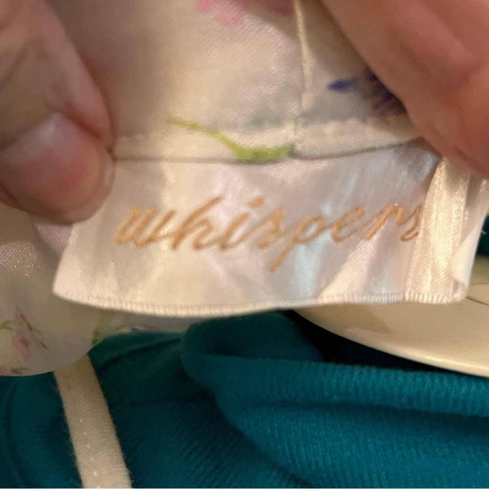 FINAL MARKDOWN PRICE! GREAT DEAL Vintage Whispers Floral Robe - Picture 3 of 10